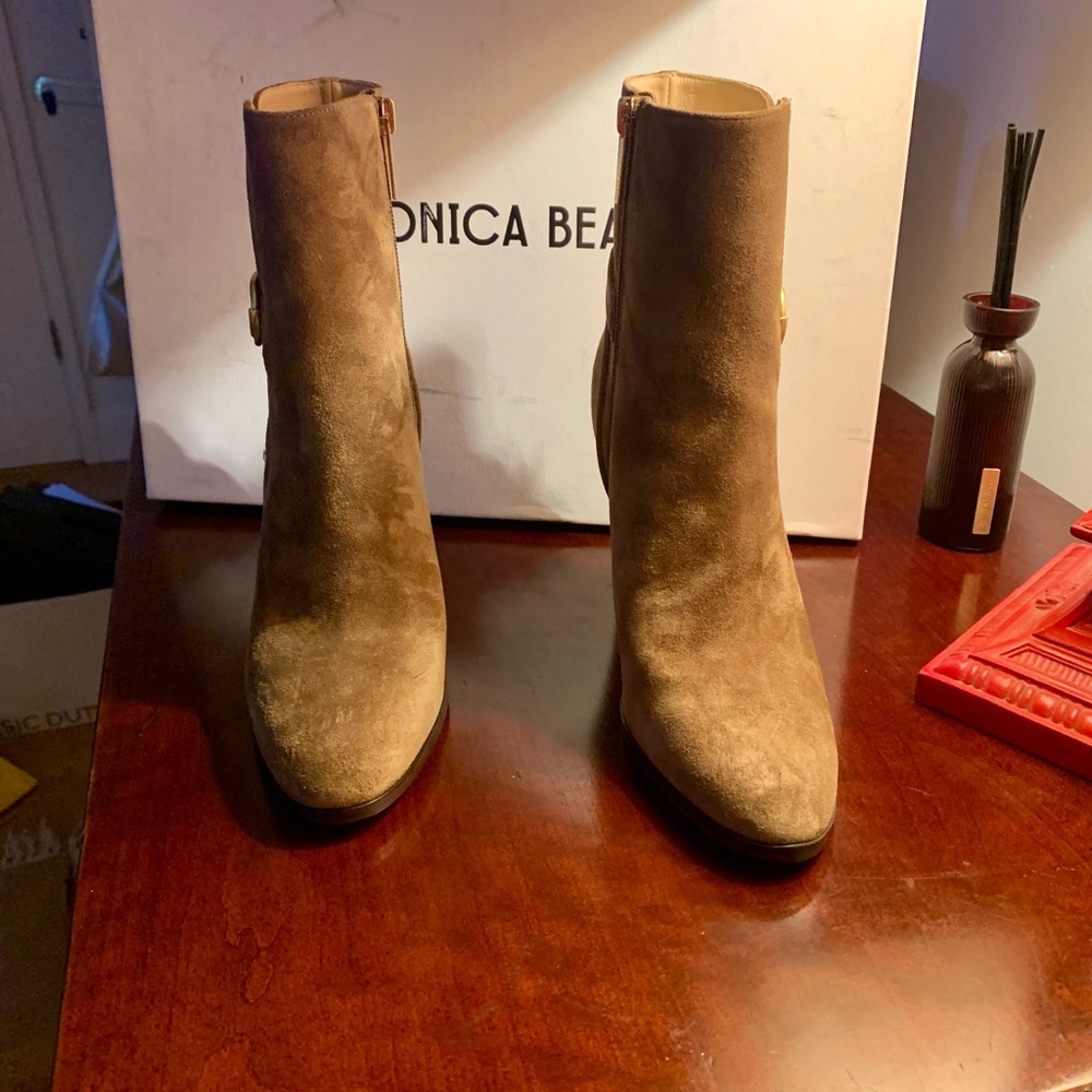 Veronica Beard Viv ankle boots brand new box dust bag. Size 6.5 great fall color